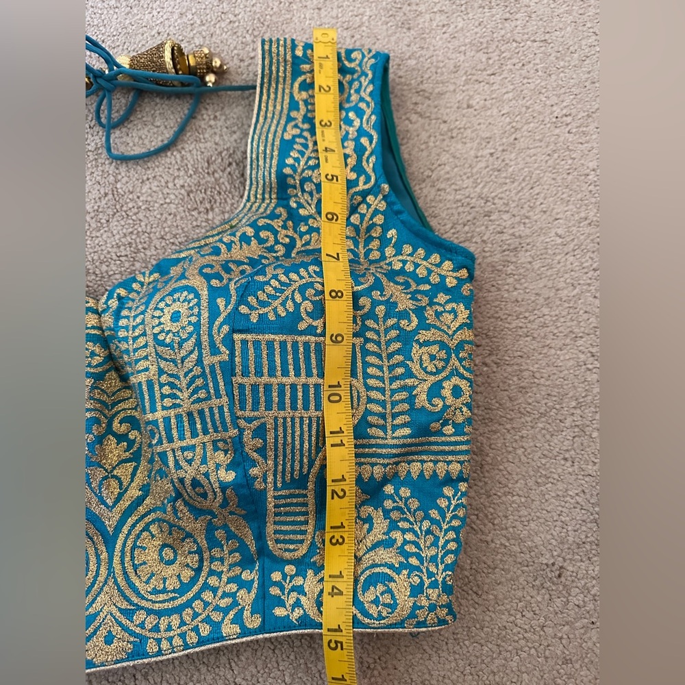 Authentic embroidered imported Indian silk wedding lehenga - Picture 15 of 16